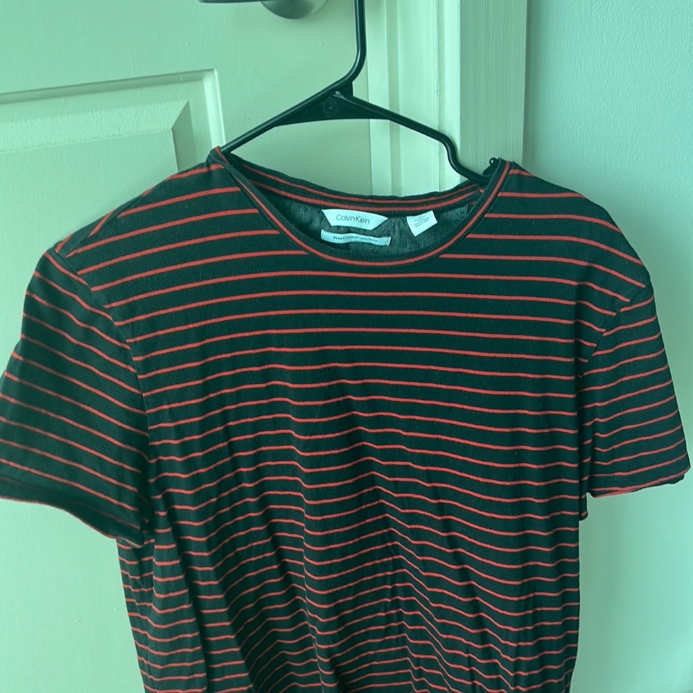 Calvin Klein Black/Red Striped Short Sleeve Tee (Large)